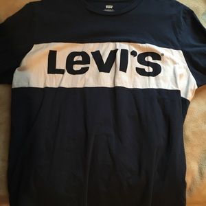 Levi’s tshirt
